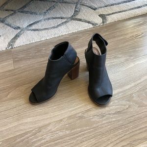 Block heeled peep toe Steve Madden booties